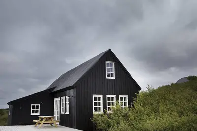 Image de Maison traditionnelle en bois par la mer