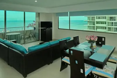 Image de Condo de luxe Dans Date Highrise de Salinas