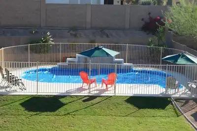 Image de Chic et confortable, maison fermée de 4 chambres, piscine chauffée pour les familles
