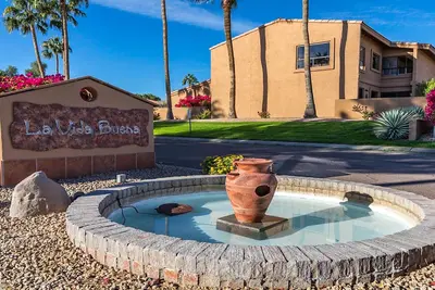 Image de Fountain Hills, Arizona 2 chambres, 2 salles de bains Condo mis à jour dans un excellent emplacement