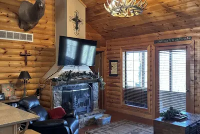Image de Great Outdoors Cabin- 2 Master Suites- lits King-1 mile de Silver Dollar City