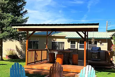 Image de Hannon Maison Cutthroat Chalet, On The River, Under The Sky