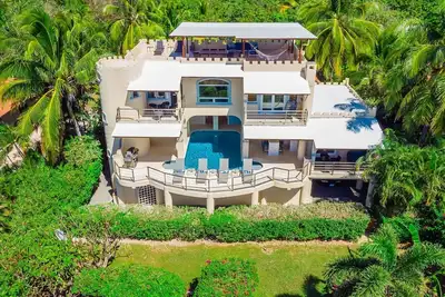 Image de Oceanfront Dream Vacation Home avec des vues incroyables et piscine