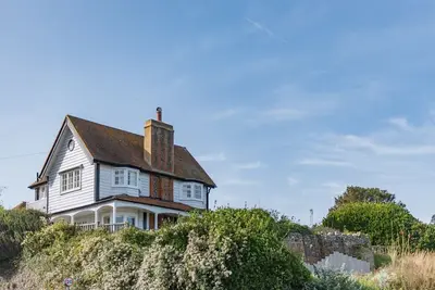 Image de Une maison de vacances côtière de luxe avec vue panoramique sur la Manche