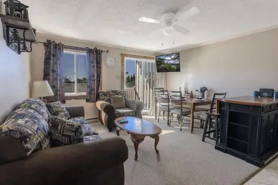 Image de Ski-In / Out, Grands prix, Dans le village, Parking Pvt, A / C d'été (Ml 259)