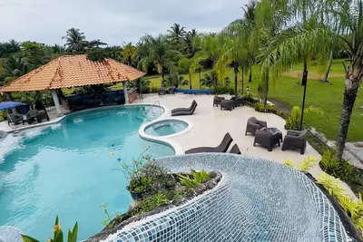 Image de Perdu au paradis. . . Itzayana Estate (Un don de Dieu en langue maya)