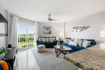 Image de Vues Sur L'OCÉAN Spectaculaires De Ce Condo De Plage Moderne