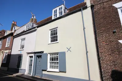 Image de Cottage de caractère exceptionnel sur Middle Street historique, Deal