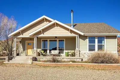 Image de Midnight s Manor - Luxury 2bd / 2ba on 1 Acre