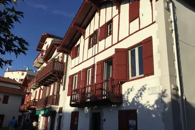 Coeur Village - A 100 m Saint Jean de Luz Port - Plages : Balcon + Wifi +. Garage