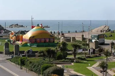 Image de Fabuleux appartement avec balcon, vue imprenable sur Sud-Ouest de la mer et peut accueillir 4.
