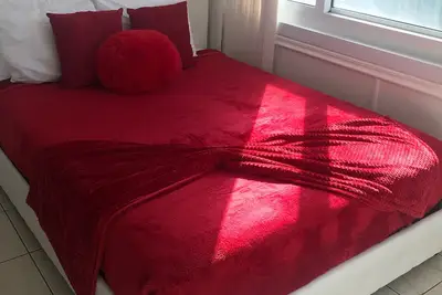 Image de Mon studio rouge et blanc sur la plage