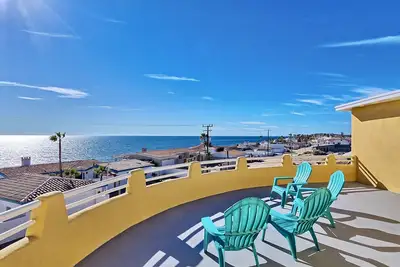 Image de Tout Nouveau Maison 5 étoiles à Las Conchas. Vue Magnifique, Privé, Moderne, Impeccable!