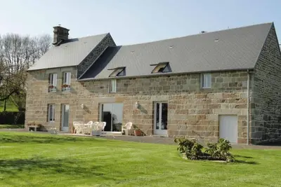Image de Demeure de caractère, lumineuse, avec  jardin clos  de 2 000 m2