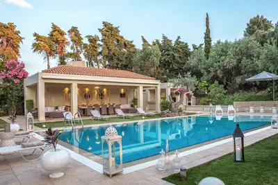 Image de Coral Villa - Villa de 4 chambres à côté de la plage avec piscine partagée
