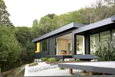 Image de Suite principale de luxe primée avec vue sur l'océan. Une retraite romantique parfaite