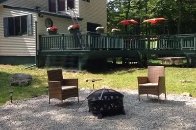 Image de End Street, RÉALITÉ Virtuelle Ps4, Wifi, Netflix, VÉLOS, Firepit, Bbq, Dual Level