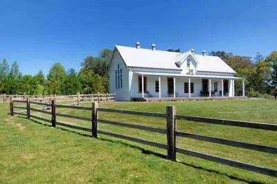 Image de La maison de l'école - Riverside Luxury
