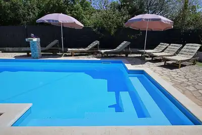Image de Belle maison de vacances privée avec piscine privée, climatisation, Wifi, Tv, terrasse, parking