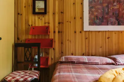 Image de Grenier Central En Bois Avec Vue Sur Le Bois!