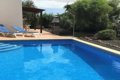 Image de Un appartement privé de qualité non complexe avec piscine chauffée et ouverte Vues