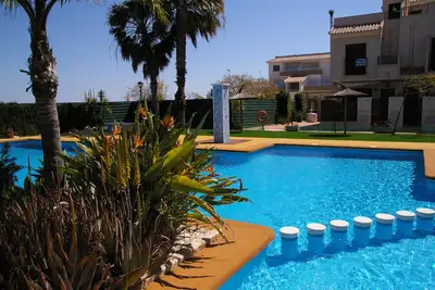 Image de Deluxe 3 chambres 2 salles de bain Villa, Wifi, Uk Tv, piscine, équipements locaux