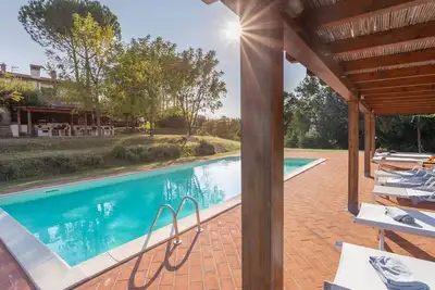Image de Maison de Campagne à Pontedera avec 3 chambres à coucher, 8 couchages