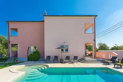 Image de Belle maison de vacances privée avec piscine privée, Wifi, climatisation, Tv et terrasse