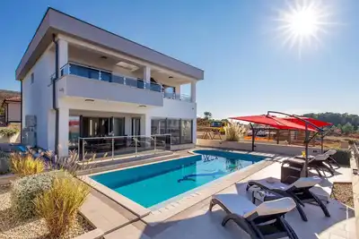 Maison confortable à Punat avec sauna