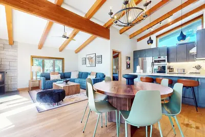 Image de Spacieux avec piscine intérieure chauffée et 10 couchages!