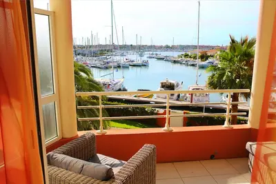 Image de Appartement Avec Piscine partagée et d'un balcon énorme avec vue imprenable