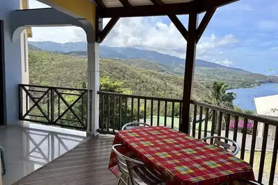 Image de Gîte Allamanda avec vue entre mer et montagne à proximité des centres de plongée