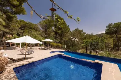 Image de Élégante villa de luxe à six chambres dans un endroit fantastique.