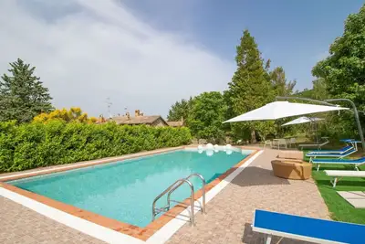 Image de Belle maison de vacances privée avec piscine privée, Wifi, balcon, animaux admis et parking
