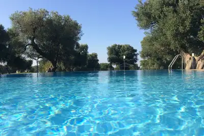 Image de Magnifique villa avec piscine dans les oliviers centenaires du Salento près d'Ostuni.