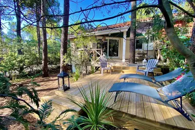 Image de Villa avec piscine & prestations hotelières (linge de lit & de toilette, Wifi, ).