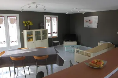 Image de Dans un endroit privilégié, profitez du jardin de cette belle maison