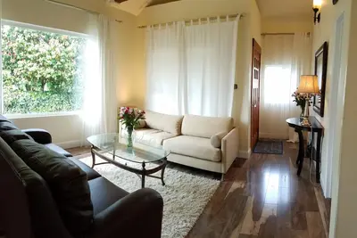 Image de Spacieux avec des touches de luxe, Fish 'n Feather à la maison pour les vacances ou les professionnels