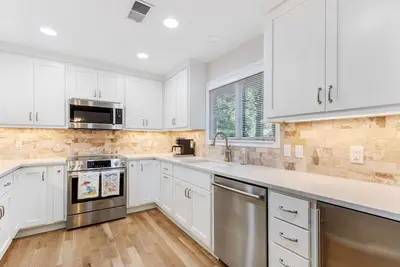 Image de Chalets de charme à la plage et emplacement très central