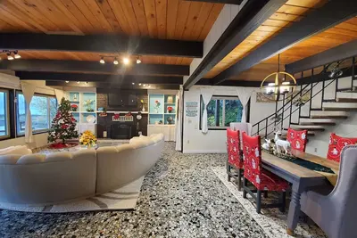 Image de ** Oceanfront ** Retraite du ruisseau Shoofly au canal Hood