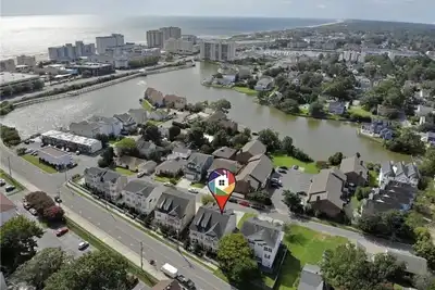 Image de Beach Home - 5 minutes / 2 blocs à pied de Virginia Beach Oceanfront & Boardwalks.