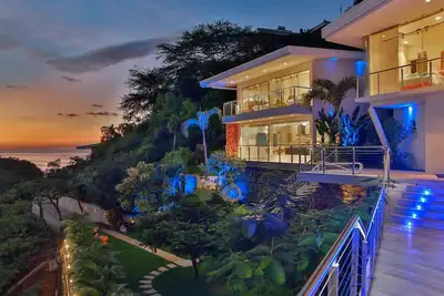 La villa de luxe Malinche Palace avec une vue imprenable sur l'océan, à proximité de la plage