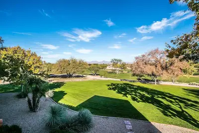 Image de Sur le golf Luxueuse maison de ville 2 chambres / 2 salles de bain au coeur de Scottsdale