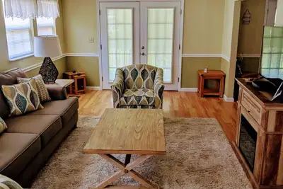 Image de Au cœur de la forêt nationale d'Ocala et du lac Kerr, magnifique et adorable lac Cottage