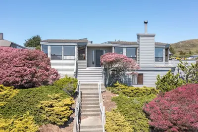 Image de Belle maison de South Harbour, vue magnifique sur l'océan et la pastorale. Maison Point View