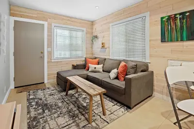 Image de Cozy Beach Cottage w / climatisation et parking. . . 2 chambres