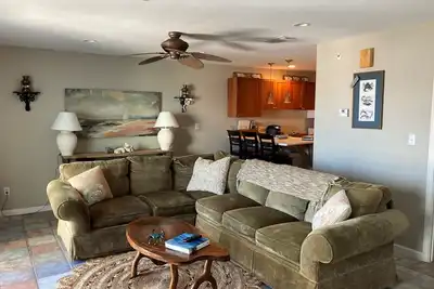 Image de Condo familial et calme au bord de la rivière avec piscine, débarcadère et quai de pêche