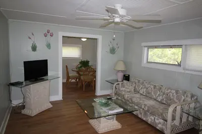 Image de Cottage confortable à St Lucie Village sur la lagune d'Indian River avec un quai de 250 pieds