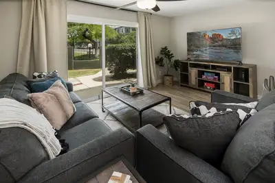 Image de Marcher à MIll Ave, Tempe Town Lake, Stade Sun Devil, Asu - Entièrement rénové