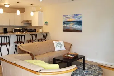 Image de Propre, confortable condo 3 blocs de la plage